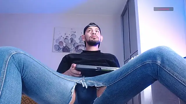 Snapshot of Bedobigcock chatting on 11/04/25, 12:10 Bedobigcock online show from 11/04/25, 12:10