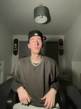 MikesWood21 online show from 12/02/24, 01:36