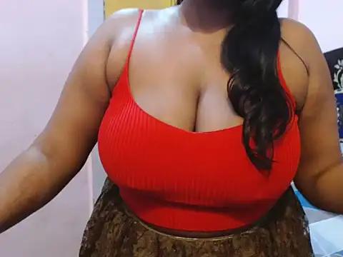 Snapshot of queen_cute chatting on 03/22/25, 06:14 queen cute online show from 03/22/25, 06:14