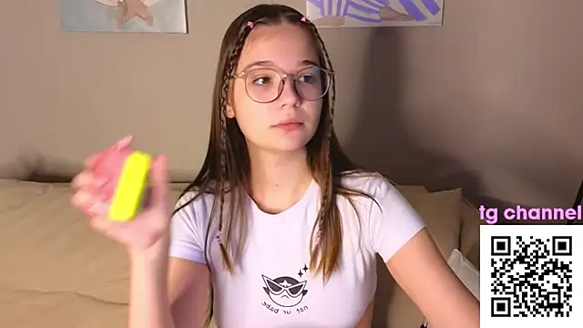 Snapshot of Leela_sun chatting on 11/23/25, 07:52 Leela sun online show from 11/23/25, 07:52