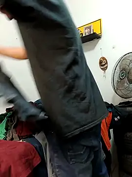 Snapshot of jhonyhot9292 chatting on 10/20/25, 06:25 jhonyhot9292 online show from 10/20/25, 06:25