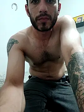 Snapshot of jhonyhot9292 chatting on 10/25/25, 01:35 jhonyhot9292 online show from 10/25/25, 01:35