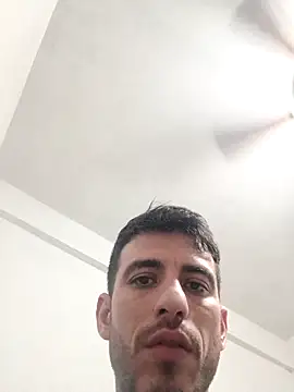 Snapshot of jhonyhot9292 chatting on 11/23/25, 12:32 jhonyhot9292 online show from 11/23/25, 12:32