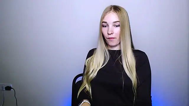 Snapshot of Queen_ofLove chatting on 11/06/25, 10:43 Queen ofLove online show from 11/06/25, 10:43