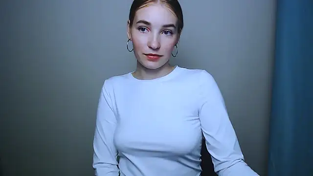 Snapshot of Queen_ofLove chatting on 11/27/25, 08:00 Queen ofLove online show from 11/27/25, 08:00