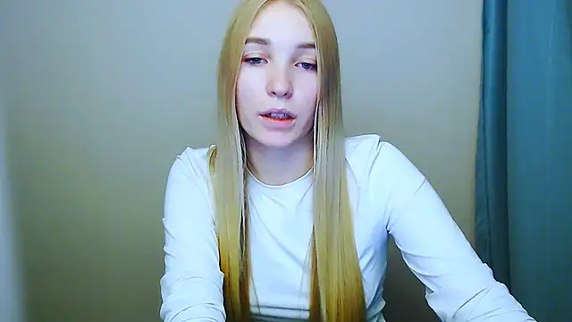 Snapshot of Queen_ofLove chatting on 12/03/25, 09:35 Queen ofLove online show from 12/03/25, 09:35