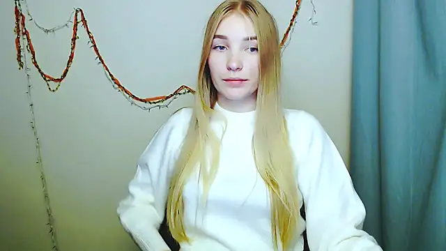 Snapshot of Queen_ofLove chatting on 12/18/25, 08:59 Queen ofLove online show from 12/18/25, 08:59