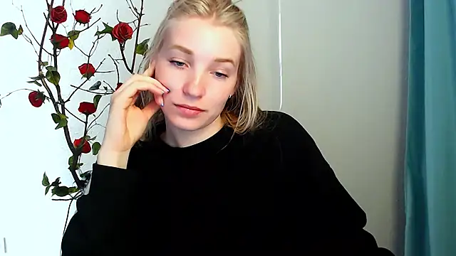 Snapshot of Queen_ofLove chatting on 04/28/26, 01:16 Queen ofLove online show from 04/28/26, 01:16