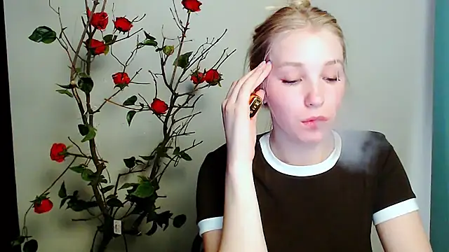 Snapshot of Queen_ofLove chatting on 04/29/26, 05:30 Queen ofLove online show from 04/29/26, 05:30