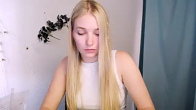 Snapshot of Queen_ofLove chatting on 06/02/26, 08:05 Queen ofLove online show from 06/02/26, 08:05