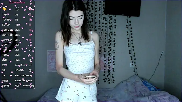 Snapshot of Cyber_hoe chatting on 12/22/24, 03:00 Cyber hoe online show from 12/22/24, 03:00