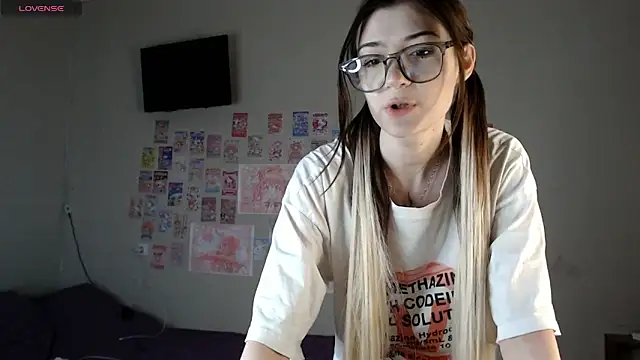 Snapshot of Cyber_hoe chatting on 03/16/25, 10:09 Cyber hoe online show from 03/16/25, 10:09