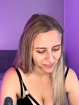 lunawolf21 online show from 11/05/25, 07:30