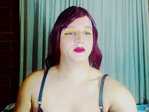 Snapshot of alexandrasexy32 chatting on 12/19/25, 03:24 alexandrasexy32 online show from 12/19/25, 03:24