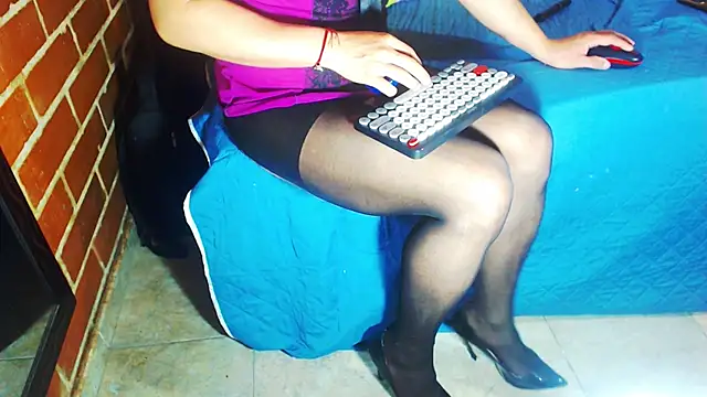 Snapshot of alexandrasexy32 chatting on 07/31/26, 05:23 alexandrasexy32 online show from 07/31/26, 05:23
