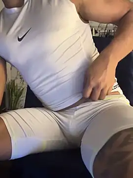 Snapshot of mikemacluffy chatting on 03/22/25, 01:41 mikemacluffy online show from 03/22/25, 01:41