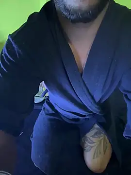 Snapshot of mikemacluffy chatting on 03/01/26, 08:11 mikemacluffy online show from 03/01/26, 08:11