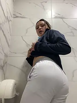 Snapshot of Keittly_ chatting on 12/15/25, 03:33 Keittly online show from 12/15/25, 03:33