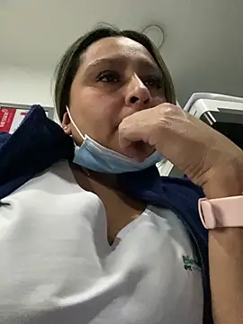 Snapshot of Keittly_ chatting on 12/17/25, 03:34 Keittly online show from 12/17/25, 03:34