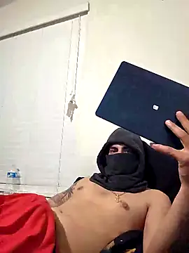 Snapshot of BOSKING1018 chatting on 04/14/26, 01:33 BOSKING1018 online show from 04/14/26, 01:33