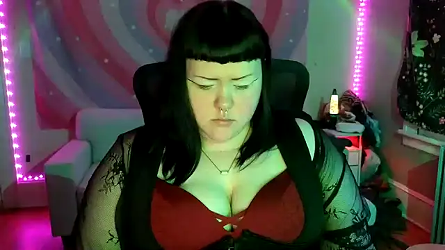 Snapshot of Flamefairy710 chatting on 10/23/25, 10:52 Flamefairy710 online show from 10/23/25, 10:52