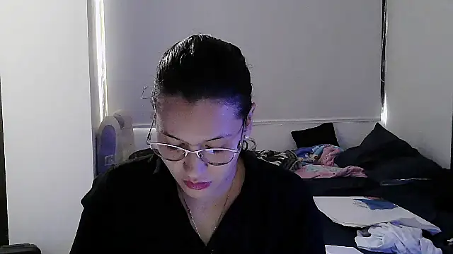 Snapshot of luxandracon23 chatting on 10/08/25, 05:43 luxandracon23 online show from 10/08/25, 05:43
