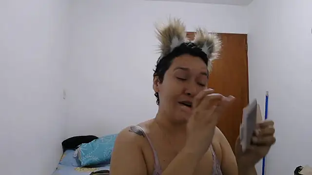 luxandracon23 online show from 02/04/26, 07:20