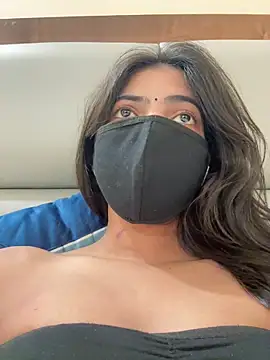 Lunaxx001 online show from 04/01/26, 08:37