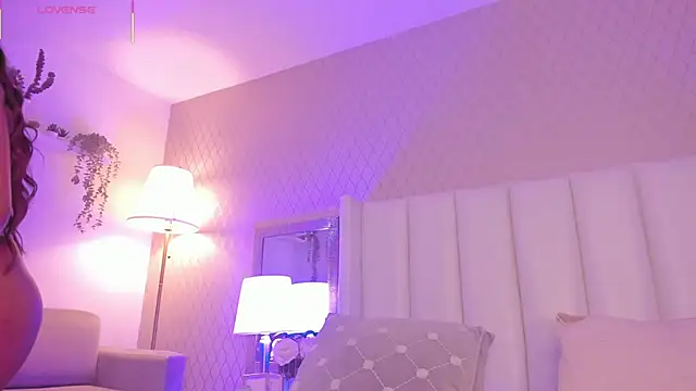 SophiaSmiiths  online show from 09/18/25, 08:55