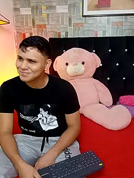 Snapshot of couple_lovelyds chatting on 02/04/25, 12:55 couple lovelyds online show from 02/04/25, 12:55