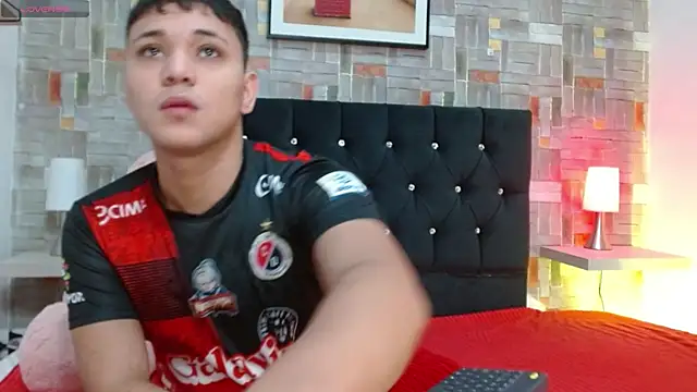 Snapshot of couple_lovelyds chatting on 02/27/25, 12:34 couple lovelyds online show from 02/27/25, 12:34