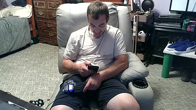 Snapshot of ScubaStevex chatting on 10/24/25, 04:53 ScubaStevex online show from 10/24/25, 04:53