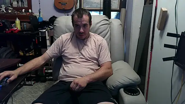 ScubaStevex online show from 11/03/25, 04:30