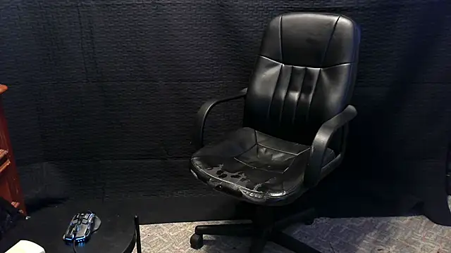 ScubaStevex online show from 11/26/25, 07:48