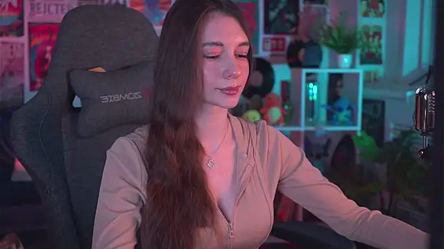 Snapshot of AveAngela chatting on 12/18/24, 06:43 AveAngela online show from 12/18/24, 06:43