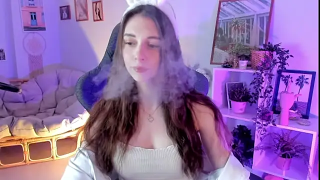 Snapshot of AveAngela chatting on 12/22/24, 06:17 AveAngela online show from 12/22/24, 06:17