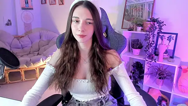 Snapshot of AveAngela chatting on 12/23/24, 03:29 AveAngela online show from 12/23/24, 03:29