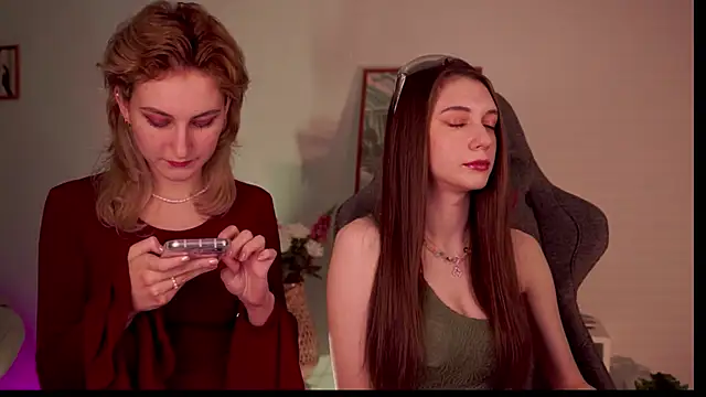 Snapshot of AveAngela chatting on 01/04/25, 05:47 AveAngela online show from 01/04/25, 05:47