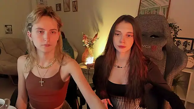 Snapshot of AveAngela chatting on 01/16/25, 12:42 AveAngela online show from 01/16/25, 12:42