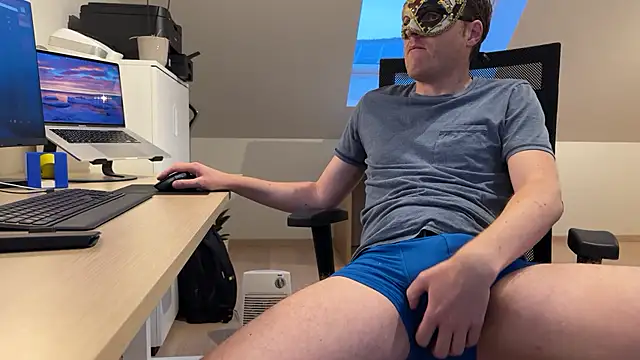 Snapshot of ikbeneendikkelul chatting on 12/05/24, 07:49 ikbeneendikkelul online show from 12/05/24, 07:49