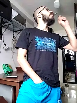 Snapshot of hairyserious chatting on 03/05/25, 02:12 hairyserious online show from 03/05/25, 02:12