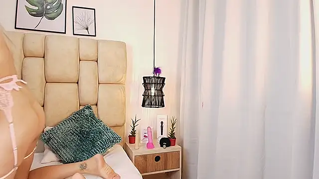 Snapshot of AdharaSmithh chatting on 02/25/25, 12:36 AdharaSmithh online show from 02/25/25, 12:36