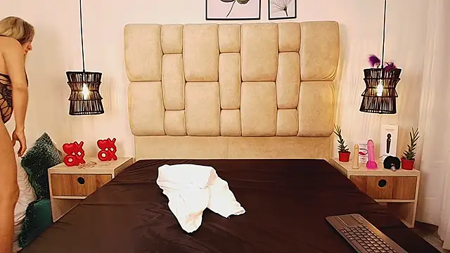 Snapshot of AdharaSmithh chatting on 02/26/25, 10:31 AdharaSmithh online show from 02/26/25, 10:31