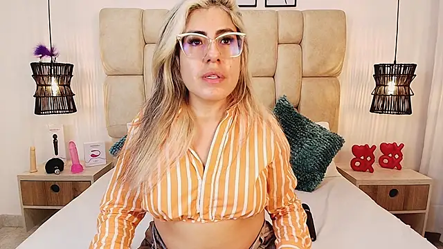 Snapshot of AdharaSmithh chatting on 03/03/25, 05:18 AdharaSmithh online show from 03/03/25, 05:18