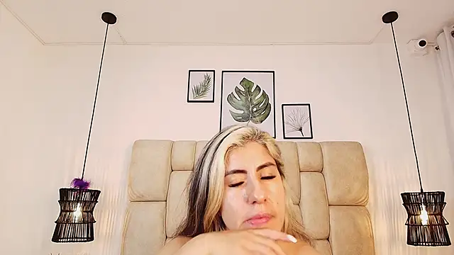 Snapshot of AdharaSmithh chatting on 03/04/25, 06:50 AdharaSmithh online show from 03/04/25, 06:50