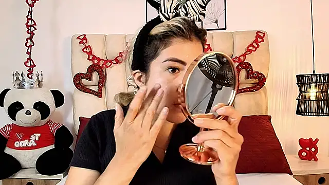 Snapshot of AdharaSmithh chatting on 09/08/25, 05:45 AdharaSmithh online show from 09/08/25, 05:45