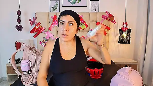 Snapshot of AdharaSmithh chatting on 09/15/25, 07:03 AdharaSmithh online show from 09/15/25, 07:03