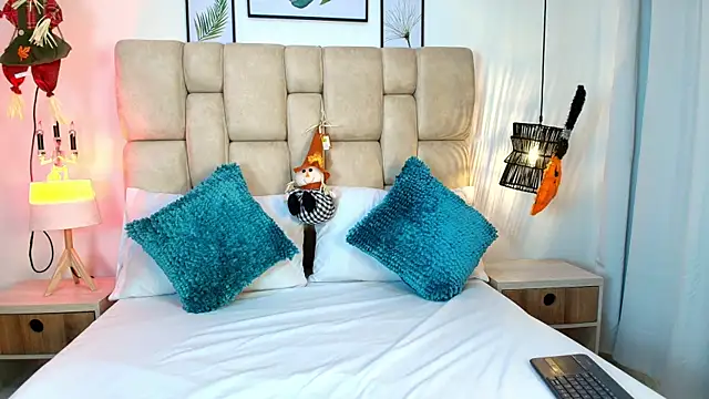 Snapshot of AdharaSmithh chatting on 10/29/25, 07:48 AdharaSmithh online show from 10/29/25, 07:48