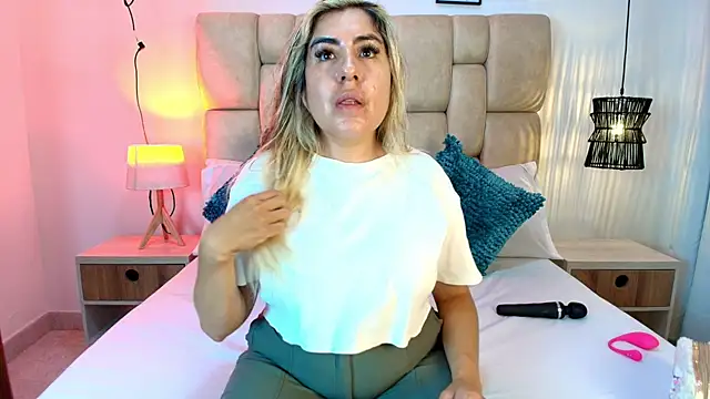 Snapshot of AdharaSmithh chatting on 11/03/25, 07:15 AdharaSmithh online show from 11/03/25, 07:15