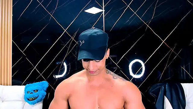 Owen Muzcle online show from 10/30/25, 06:15